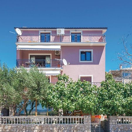 Cozy Apartment In Novi Vinodolski With Kitchen Bagian luar foto