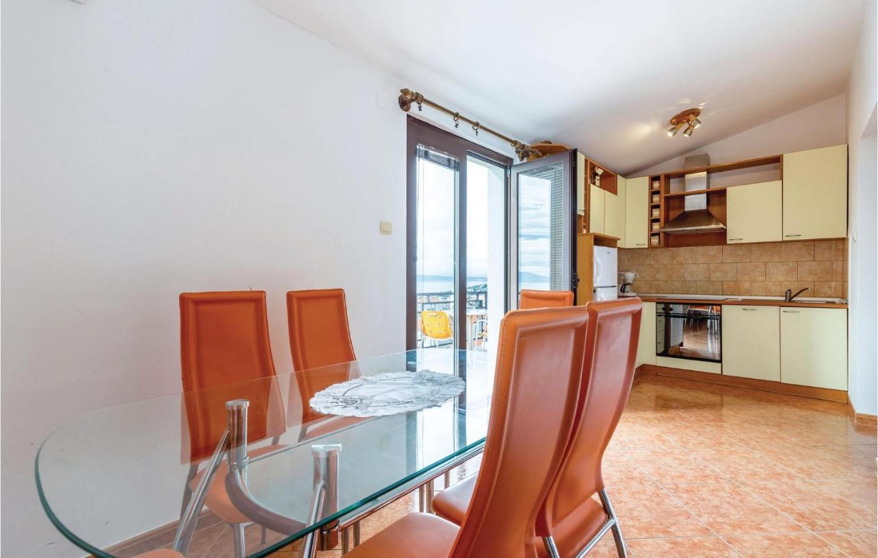 Cozy Apartment In Novi Vinodolski With Kitchen Bagian luar foto