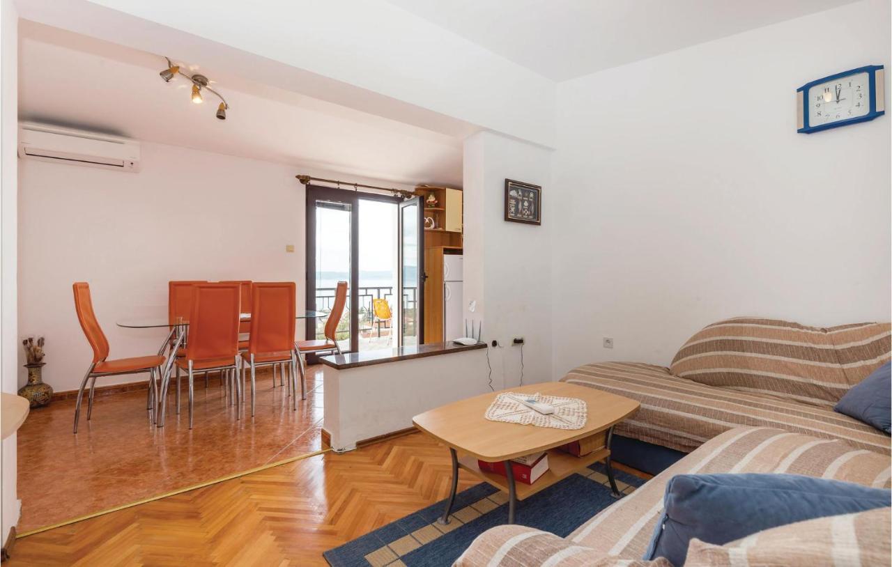 Cozy Apartment In Novi Vinodolski With Kitchen Bagian luar foto
