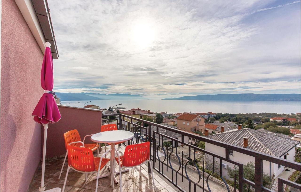 Cozy Apartment In Novi Vinodolski With Kitchen Bagian luar foto