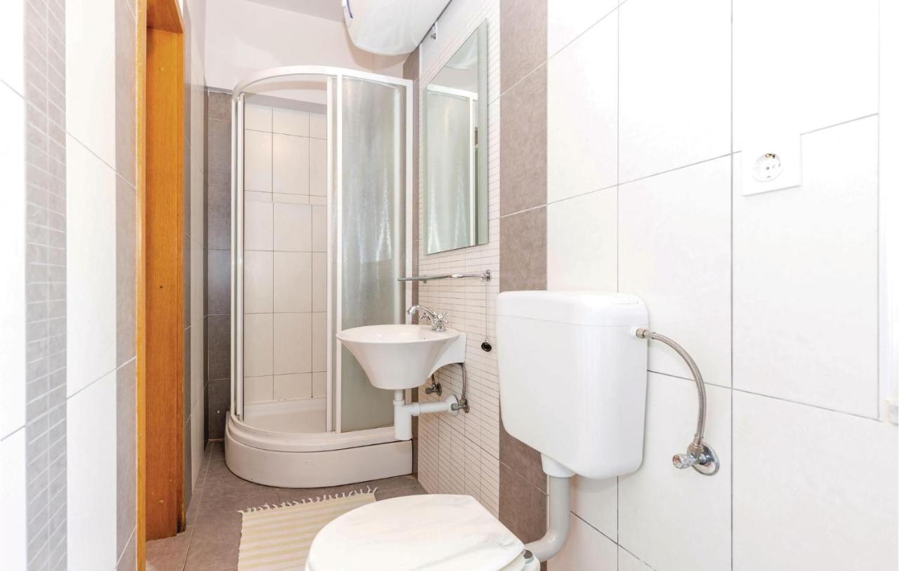 Cozy Apartment In Novi Vinodolski With Kitchen Bagian luar foto