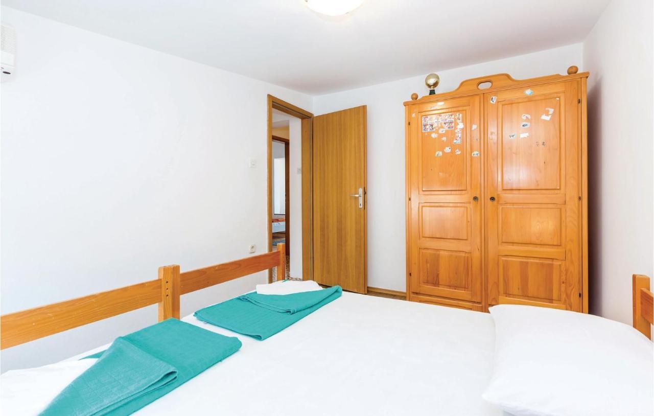 Cozy Apartment In Novi Vinodolski With Kitchen Bagian luar foto