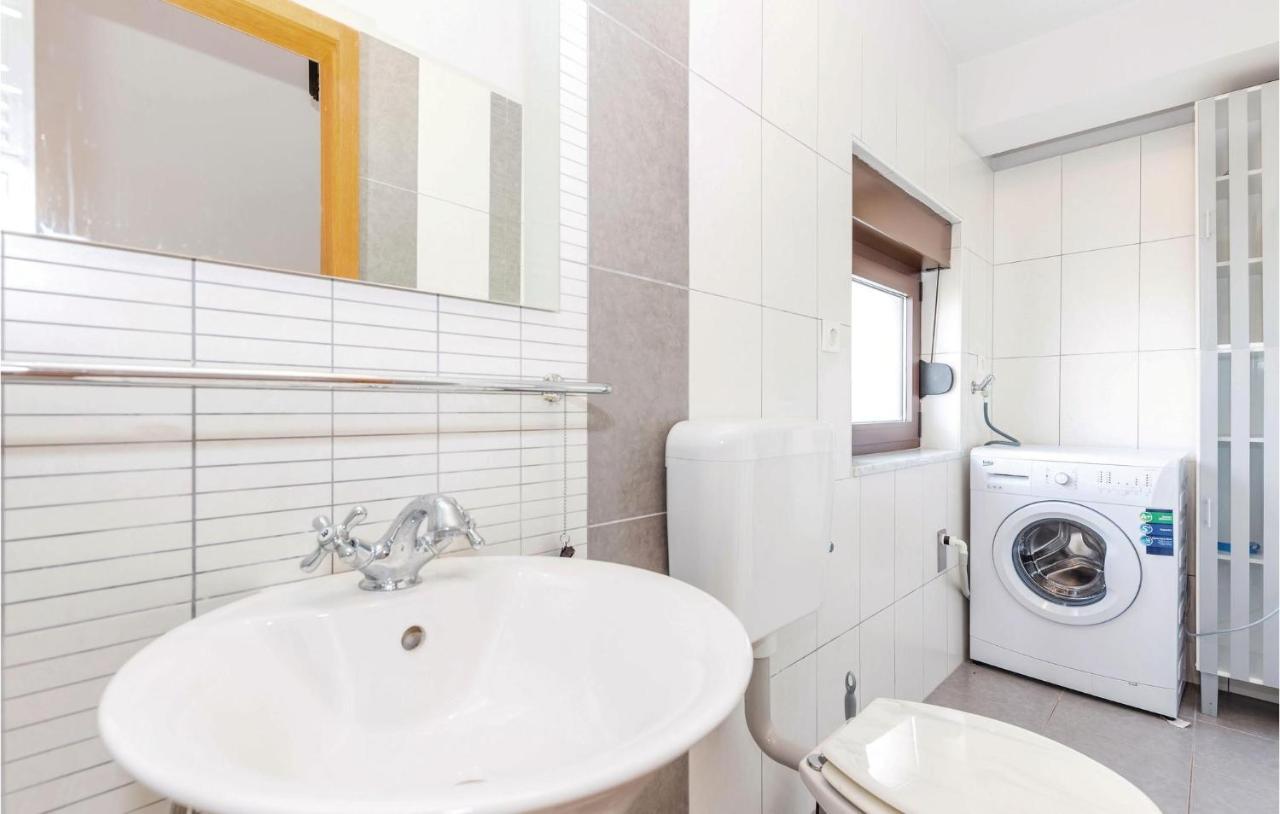 Cozy Apartment In Novi Vinodolski With Kitchen Bagian luar foto