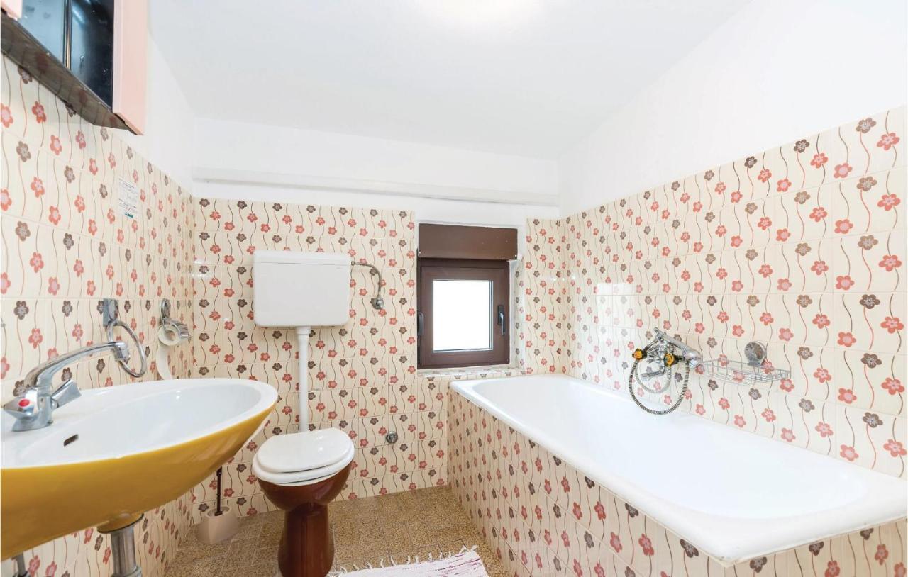 Cozy Apartment In Novi Vinodolski With Kitchen Bagian luar foto