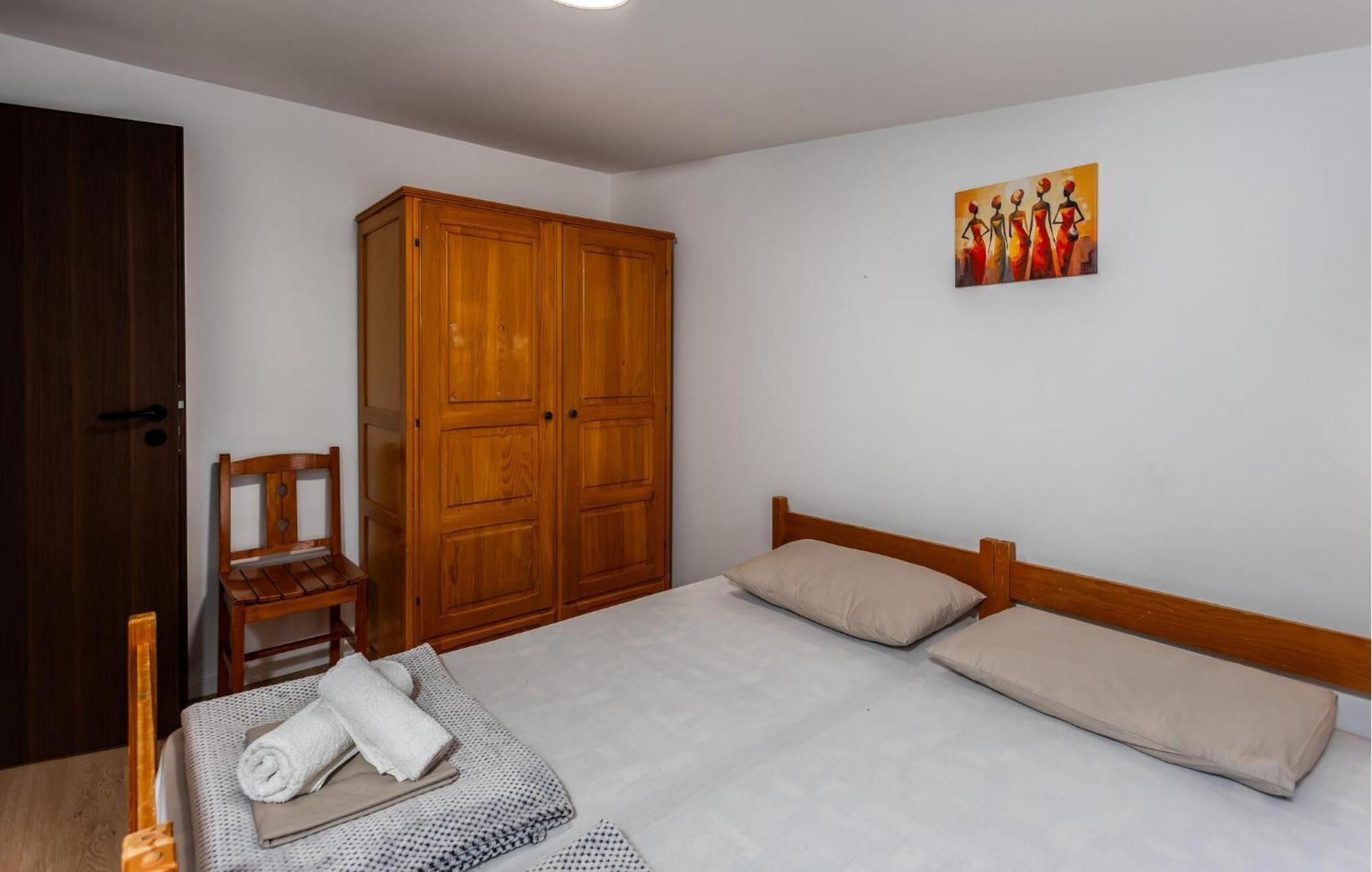 Cozy Apartment In Novi Vinodolski With Kitchen Bagian luar foto