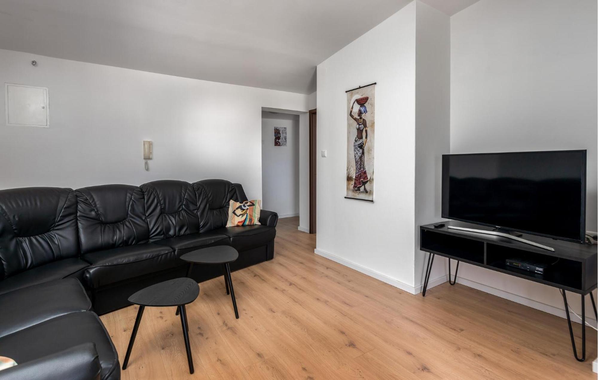 Cozy Apartment In Novi Vinodolski With Kitchen Bagian luar foto
