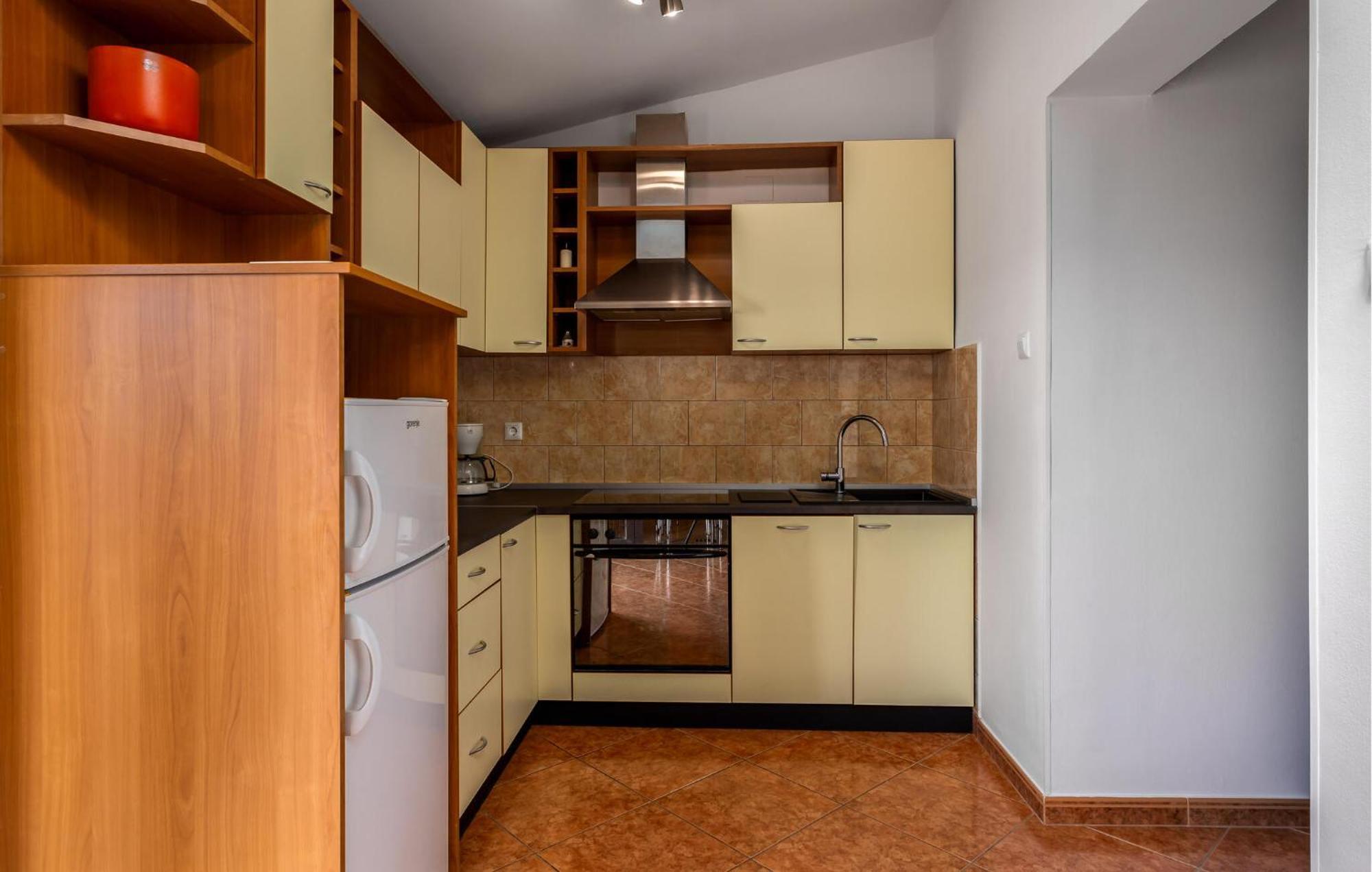 Cozy Apartment In Novi Vinodolski With Kitchen Bagian luar foto
