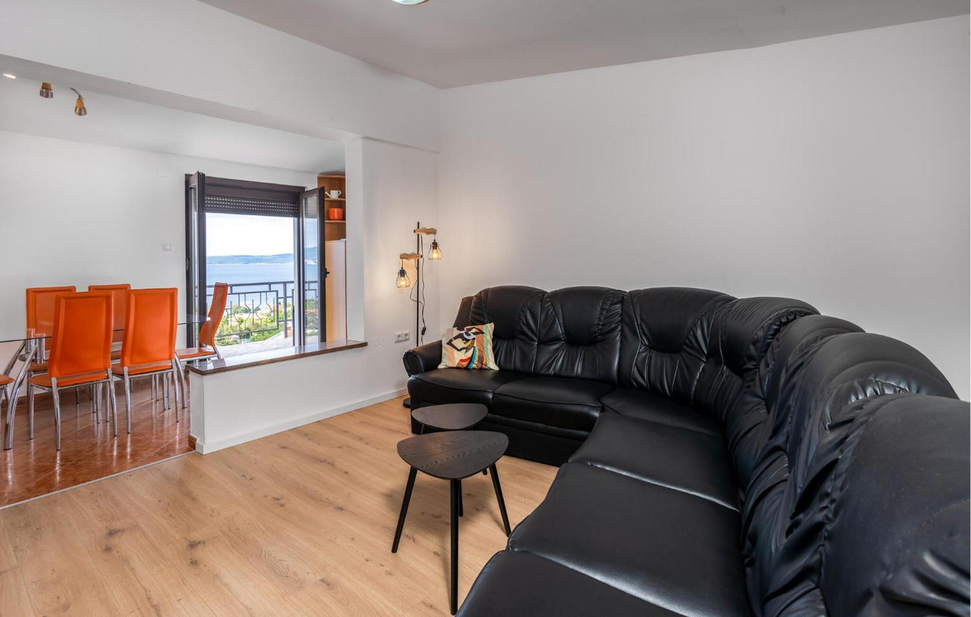 Cozy Apartment In Novi Vinodolski With Kitchen Bagian luar foto