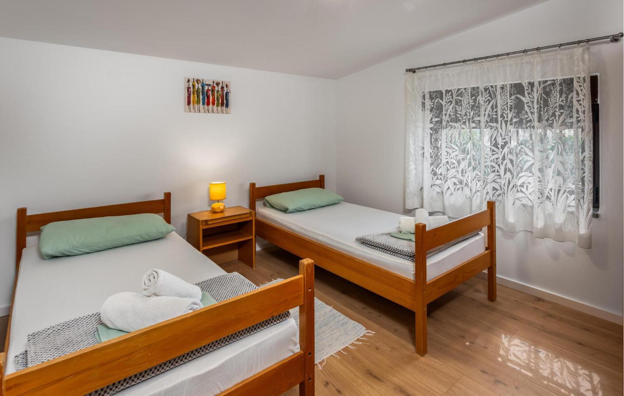 Cozy Apartment In Novi Vinodolski With Kitchen Bagian luar foto