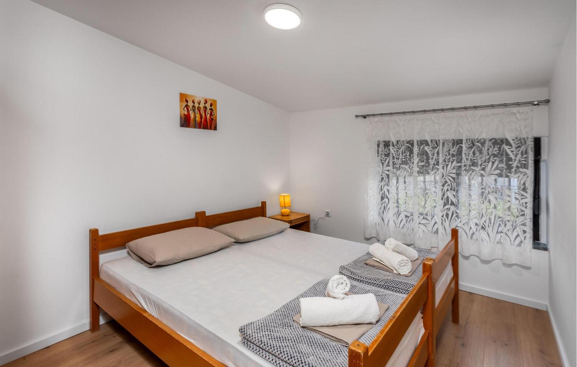 Cozy Apartment In Novi Vinodolski With Kitchen Bagian luar foto