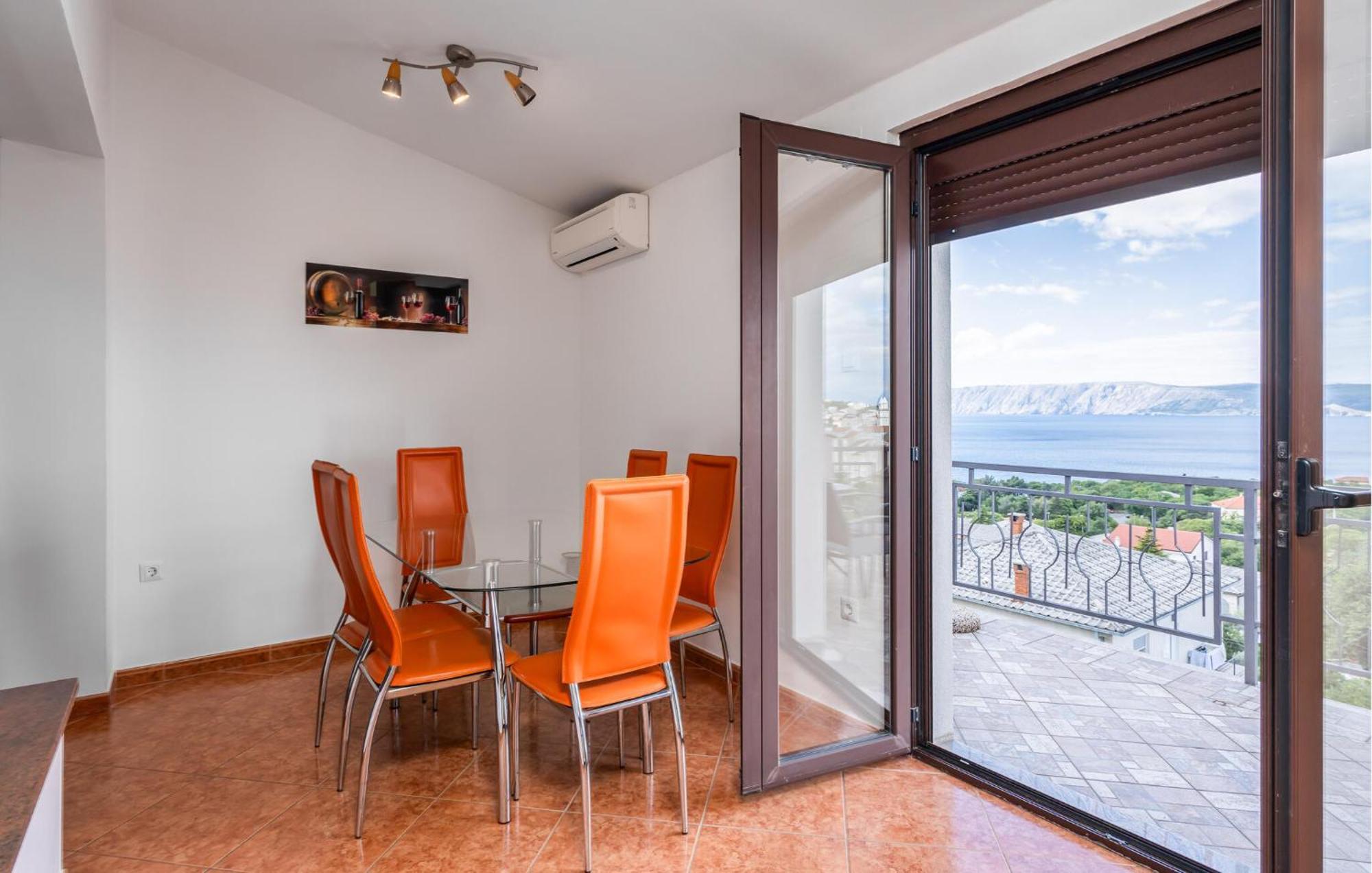 Cozy Apartment In Novi Vinodolski With Kitchen Bagian luar foto