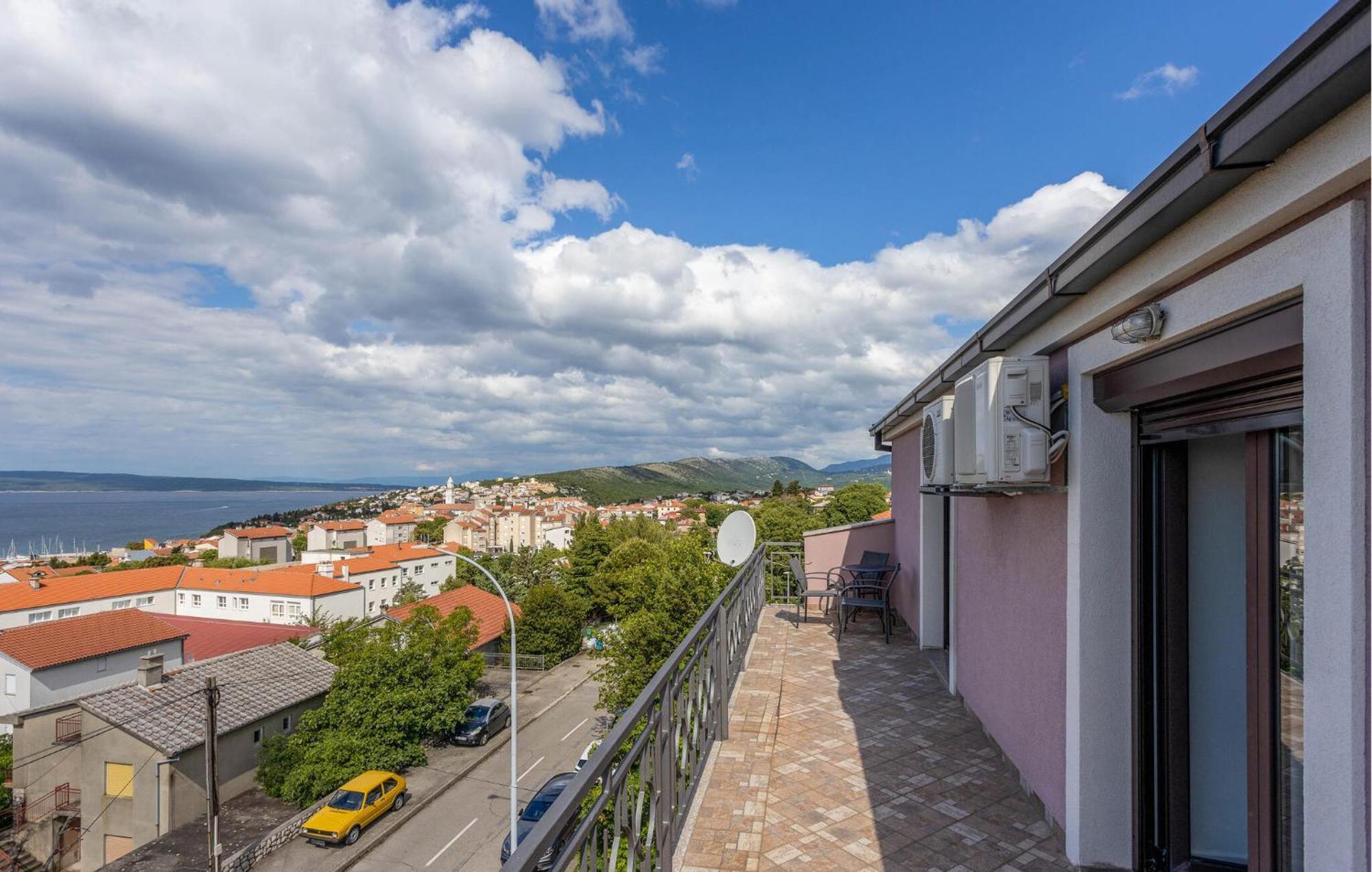 Cozy Apartment In Novi Vinodolski With Kitchen Bagian luar foto