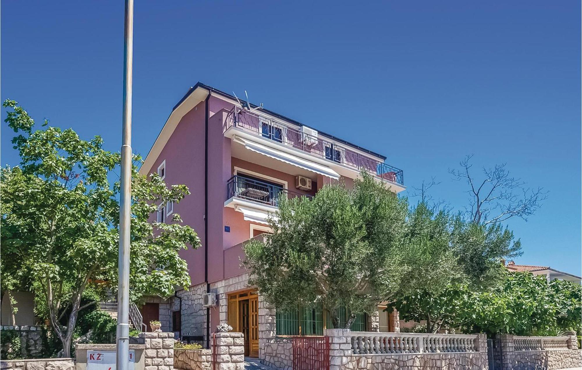 Cozy Apartment In Novi Vinodolski With Kitchen Bagian luar foto